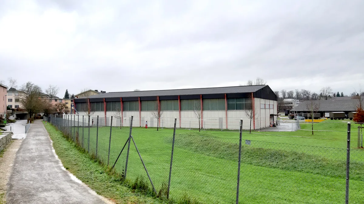 Flüchtlingsunterkunft Mehrzweckhalle Theodor-Real-Kaserne